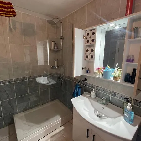 Delight: Cozy Alsancak Apartament